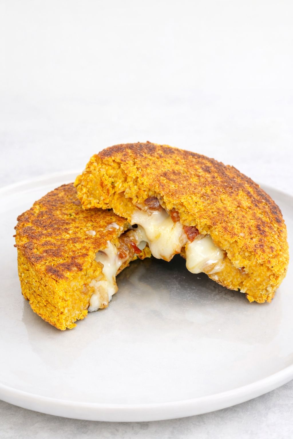 13 - Garbanzo, zanahoria y aceituna rellenas de morrón asado, queso mozzarella y cebolla